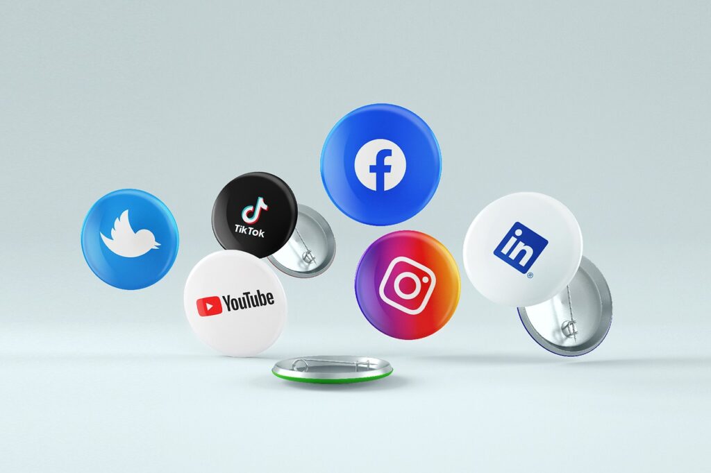 Grafika przedstawiająca narzędzia social media, gdzie można nadawać na żywo.